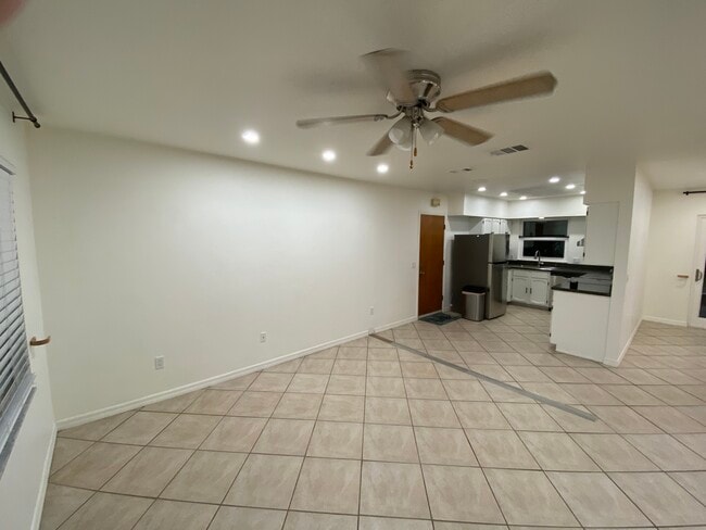 Photo - 421 Clark St