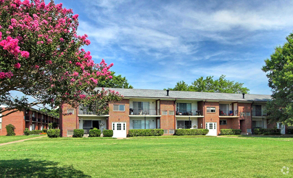 Building Photo - Country Club Apartments