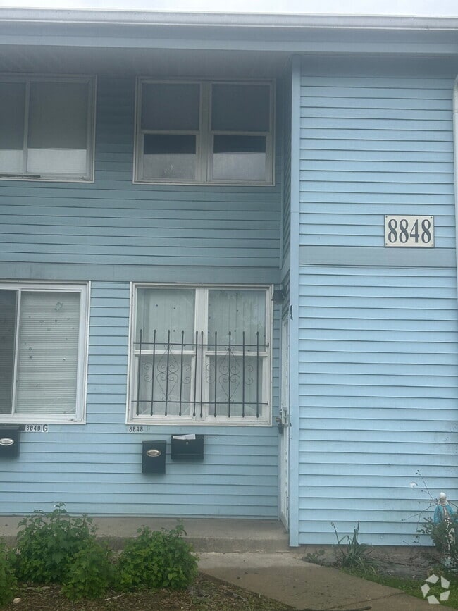 Building Photo - Condo 3/1.5 Unit F