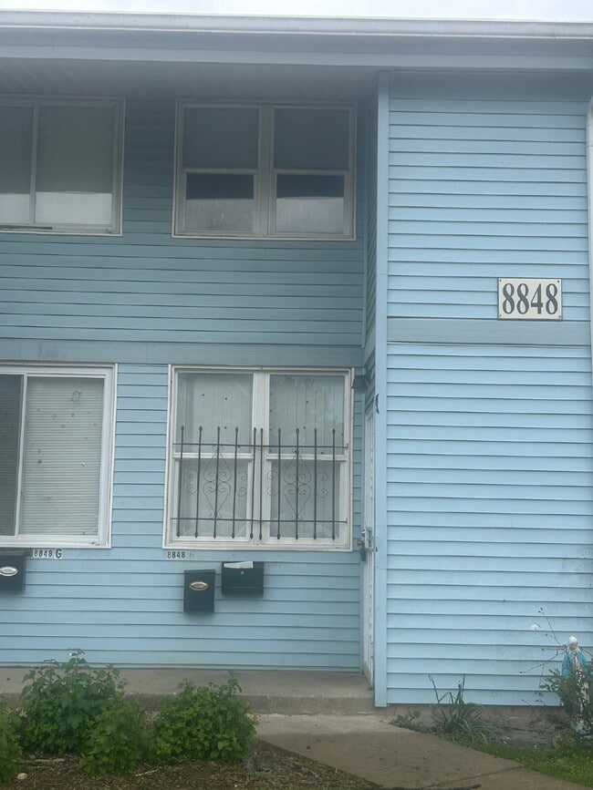 Condo 3/1.5 - Condo 3/1.5 Unit F