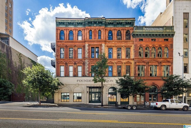 Building Photo - 2015 1st Ave N Unit 2A Rental