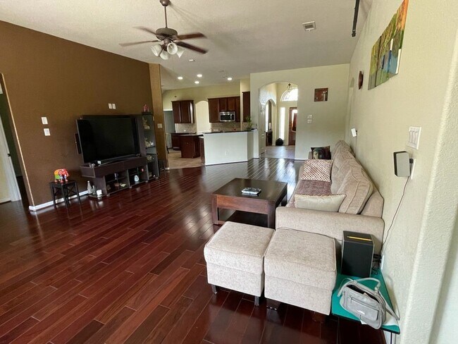 Photo - 326 Trillium Dr