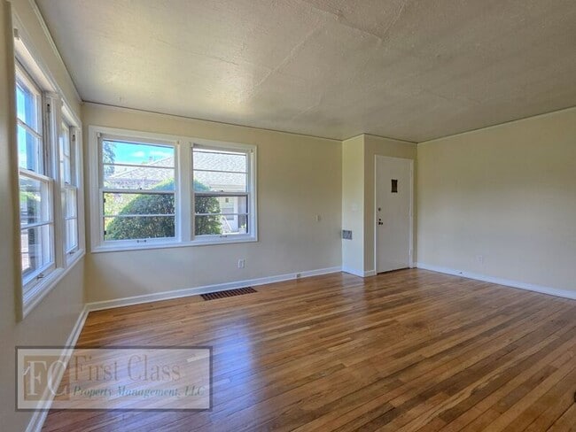 Photo - 5725 N Montana Ave