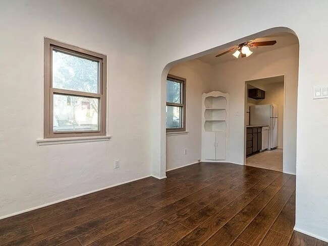 Photo - 302 W Mariposa Ave