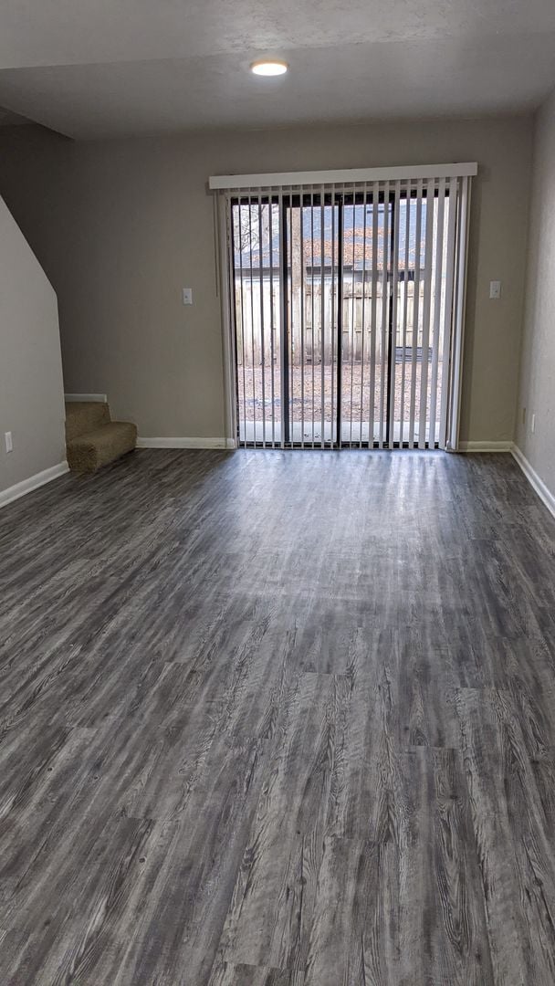 Building Photo - Linton Oaks townhouse - Completely Remodeled