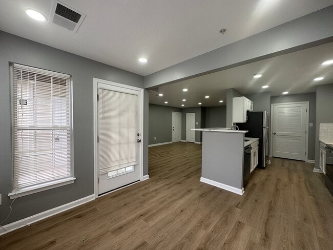 Photo - Newly Renovated 2 Bed 2 Bath Condo With Patio In Beautiful South Meadows