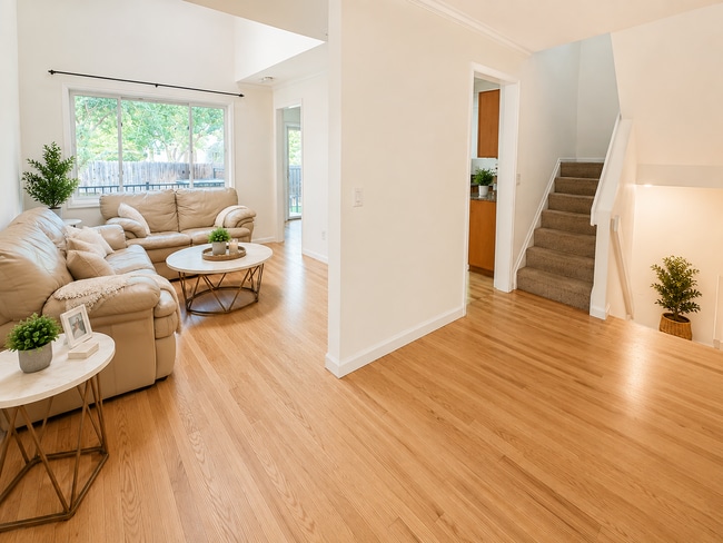 walkway living room - 1542 MacArthur Dr