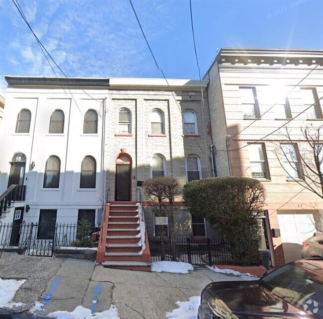 Building Photo - 16 Ivy Pl Unit 1 Rental