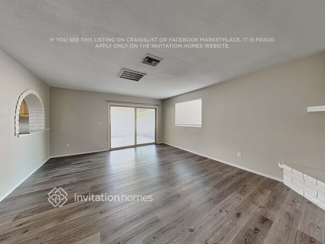 Photo - 1624 W Behrend Dr