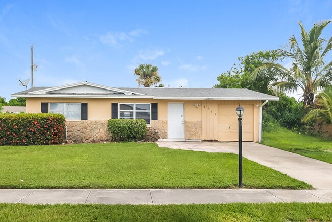 Building Photo - 8910 Cypress Lake Dr Rental