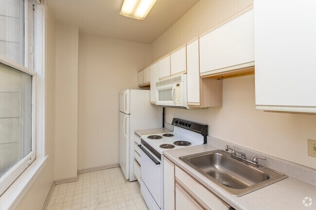 1BR, 1BA - 580SF