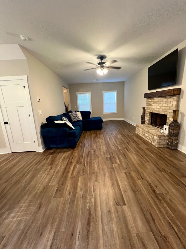 Photo - 144 Ducati Dr