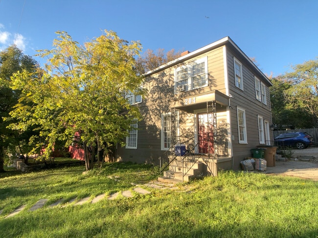 Photo - 204 W 31st St House