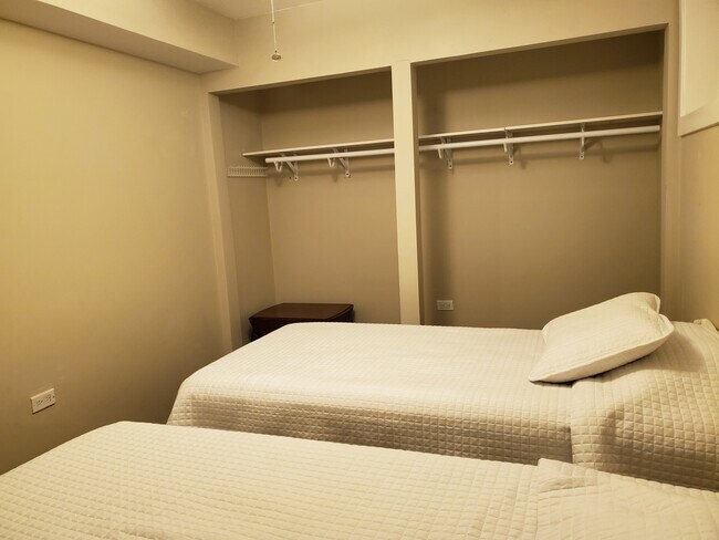 Photo - 3540 N Claremont Ave Unidad G