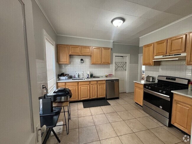 Building Photo - 14 Belknap St Unit 1 Rental