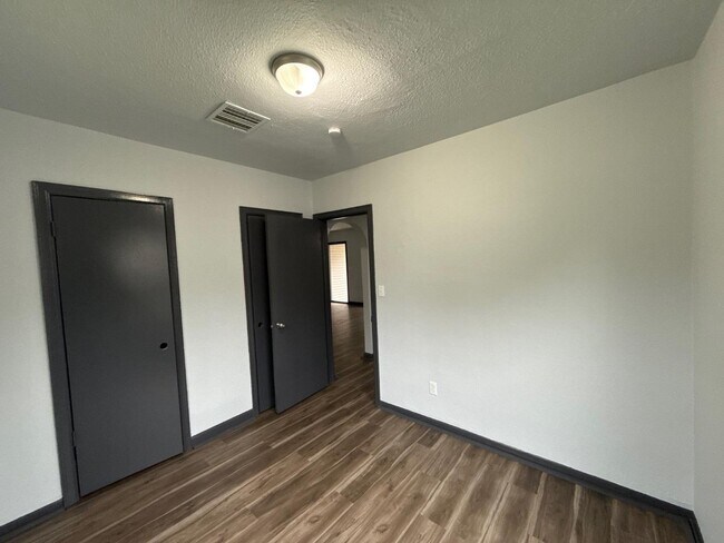 Photo - 2318 W 33rd St S