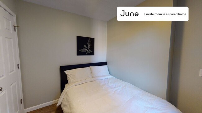Room in Shared 3 bed/1 bath home in North End