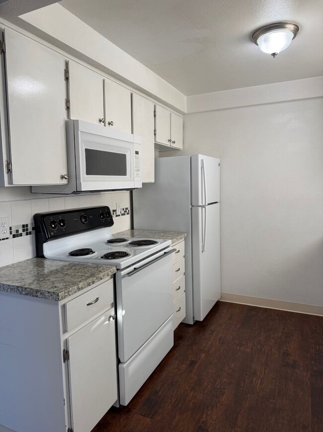 Photo - Cute Two Bedroom With Detached Garage Unidad 2815 D
