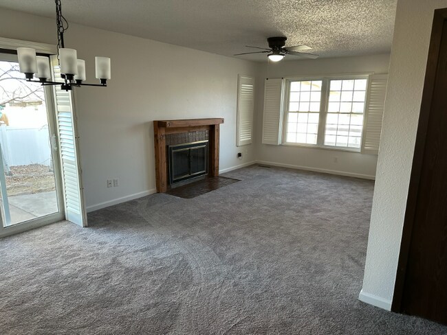 Photo - 4619 W 5th St