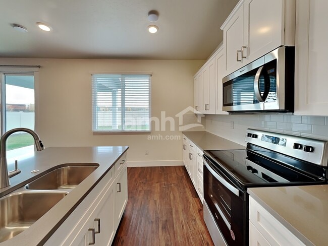 Photo - 1052 S Woodsome Ave