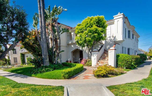 Building Photo - 203 S Detroit St