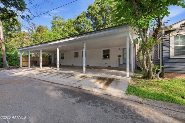 Photo - 104 Howard Ave