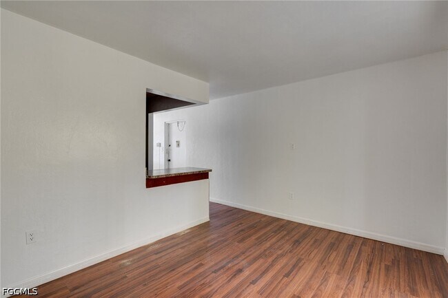 Building Photo - 2828 Jackson St Unit M5