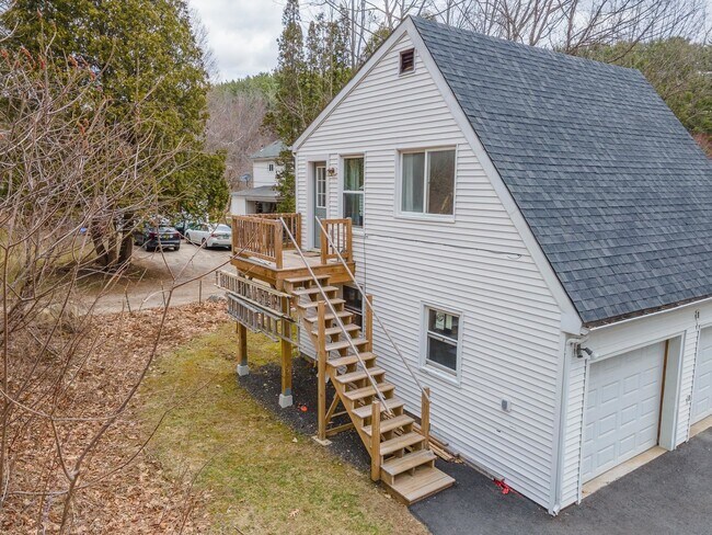 Photo - 212 Gilsum St