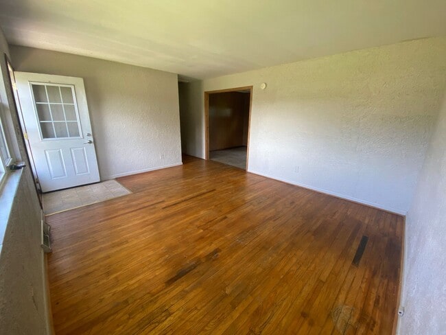 Photo - 3 Bedroom, 2 Bathroom Home on Bloomington'...