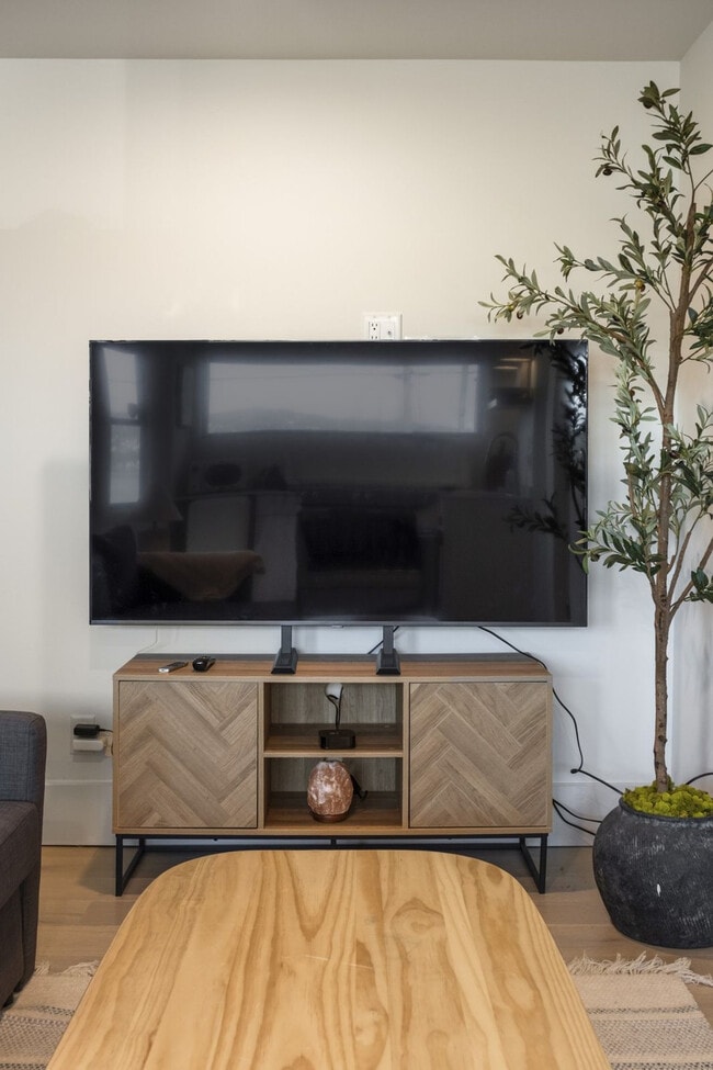 Photo - 10679 Rainier Ave S Unidad SI ID1607428P