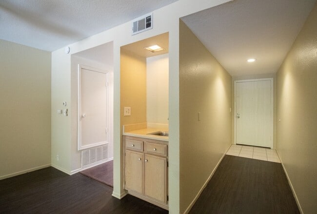 Photo - 2001 E 21st St