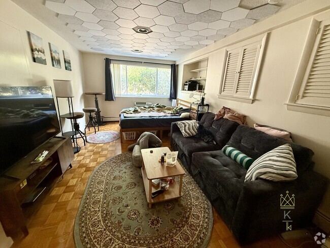 Building Photo - 81 Green St Rental