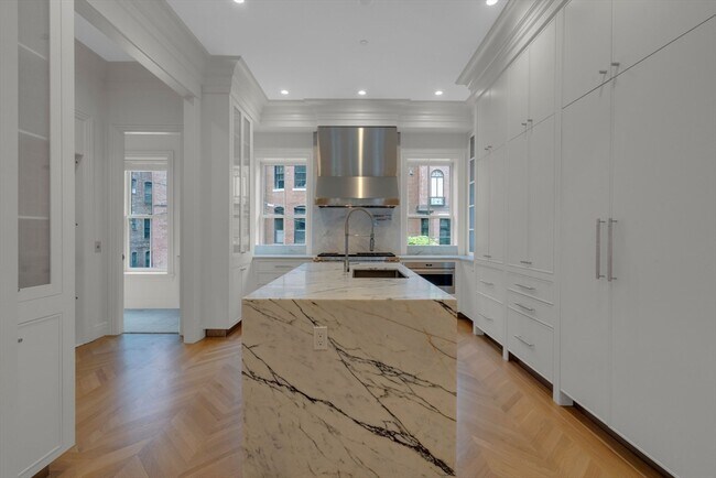 Photo - 352 Marlborough St