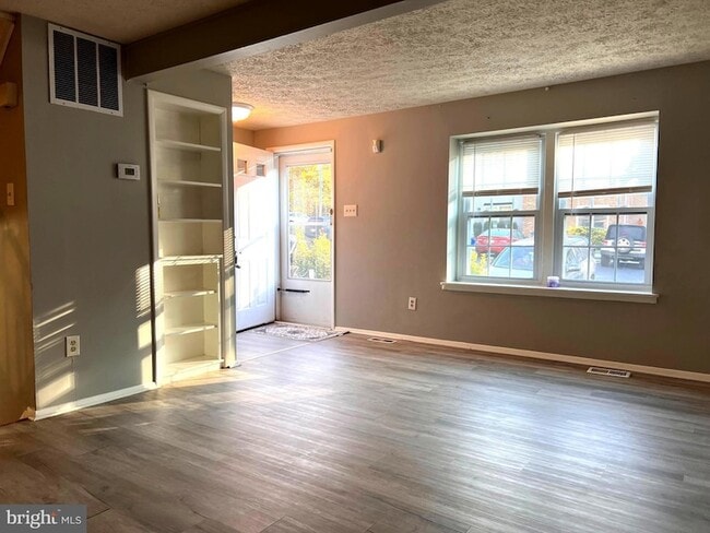 Photo - 8104 Willowdale Ct