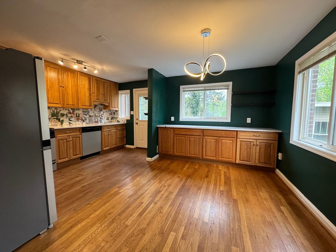 Spacious 3 Bed 2 Bath Semi-Detached Brick ... - Spacious 3 Bed 2 Bath Semi-Detached Brick ...