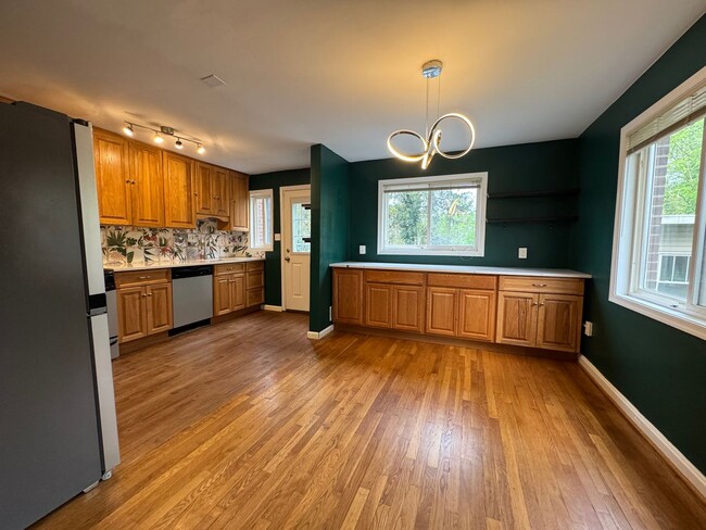 Spacious 3 Bed 2 Bath Semi-Detached Brick ... - Spacious 3 Bed 2 Bath Semi-Detached Brick ... House