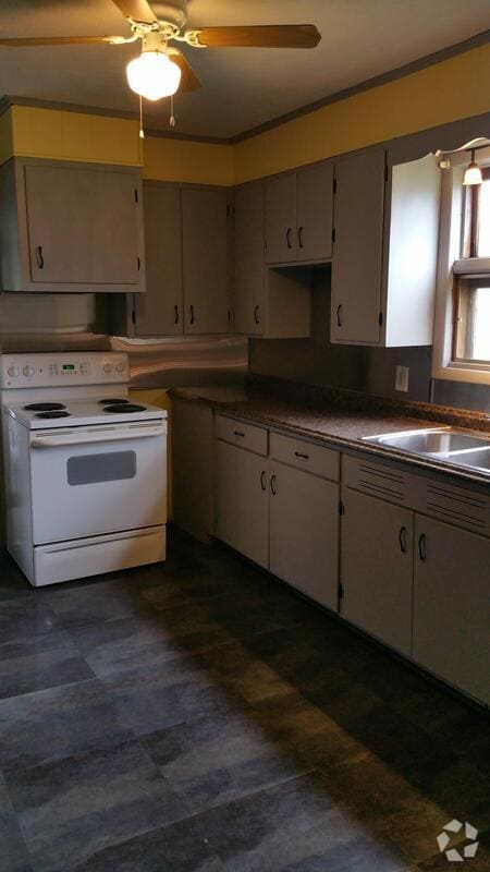 Building Photo - 808 E Water St Rental