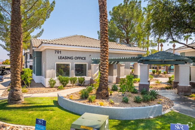 Oficina de arrendamiento - South Valley Ranch