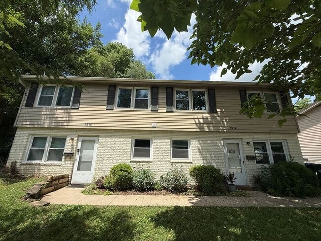 Building Photo - $1,750 | 3 Bedroom, 1 Bathroom | FULLY REMODELED | No Pets | Available for August 1st, 2026 Move in!