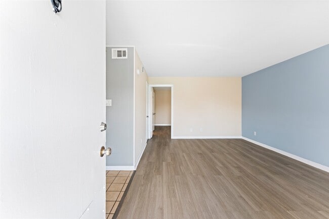Photo - 3316 Burke Rd Unidad 43