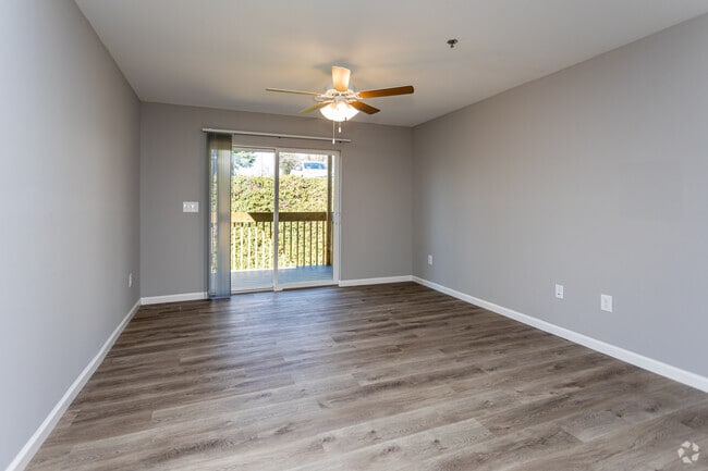 2 BR, 1.5 BA - 1,000SF