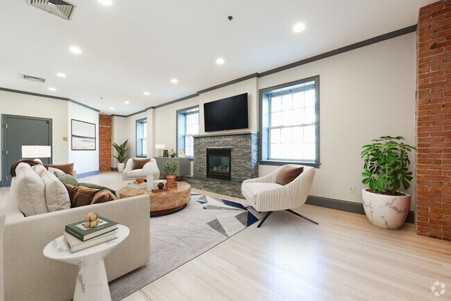 Building Photo - 515 Centre St Unit 2 Rental