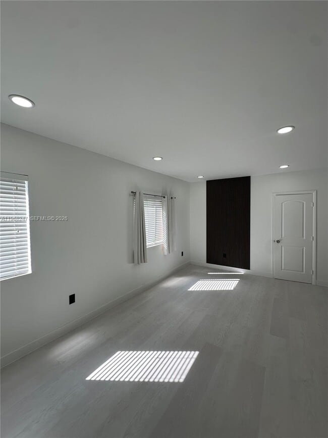 Building Photo - 109 NW 6th Ave Unit 5