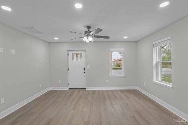 Photo - 721 W Jordan St