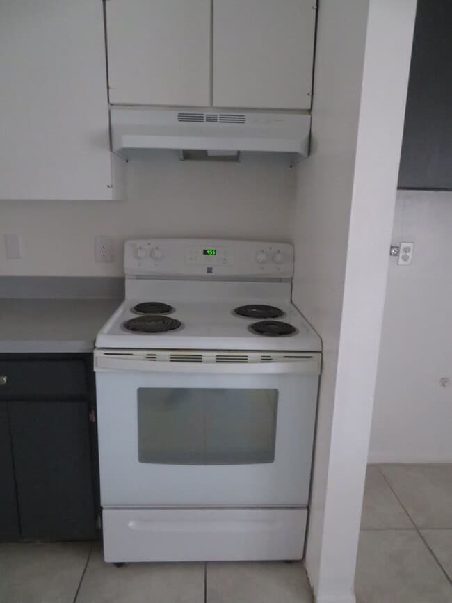 Photo - 3 Bedrooms 1 Bath Apartment FOR RENT Unit 1