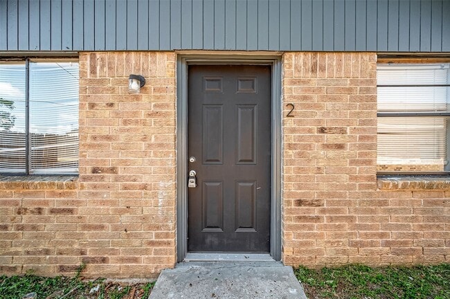 Photo - 8814 Manus St