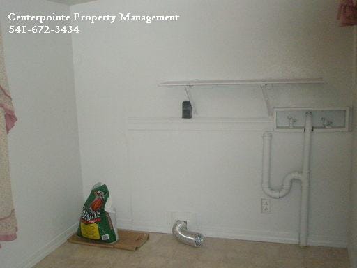 Photo - 2 Bedroom House with Large Yard