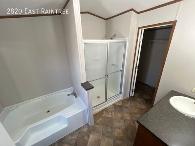 Photo - 2820 East Raintree-