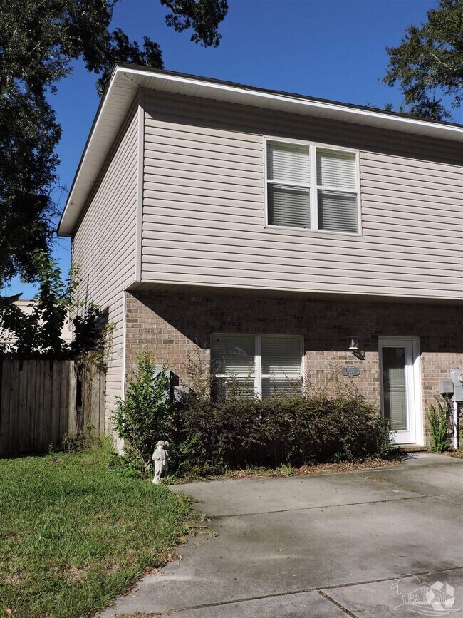 Building Photo - 6150 The Oaks Ln Rental