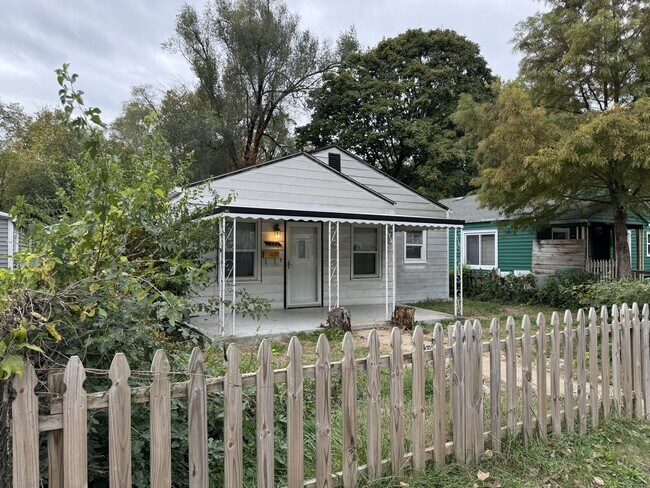 Photo - 3532 Caroline Ave